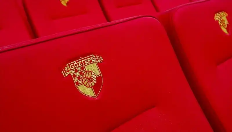 Göztepe'den Çarpıcı Transfer: Junior Olaitan ile Anlaşma Sağlandı!