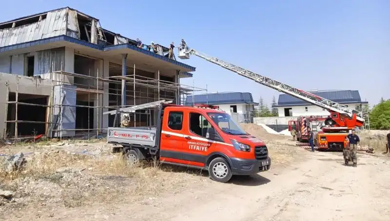 Gölbaşı'nda Villaların Bulunduğu Alanda Çıkan Yangın Korkuttu
