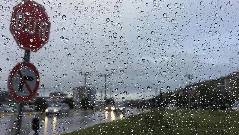 Meteoroloji'den 20 İl için Riskli Hava Uyarısı: Düşen Sıcaklık ve Sağanak Yağış Kapıda